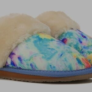 Minnetonka Tie Dye Slippers